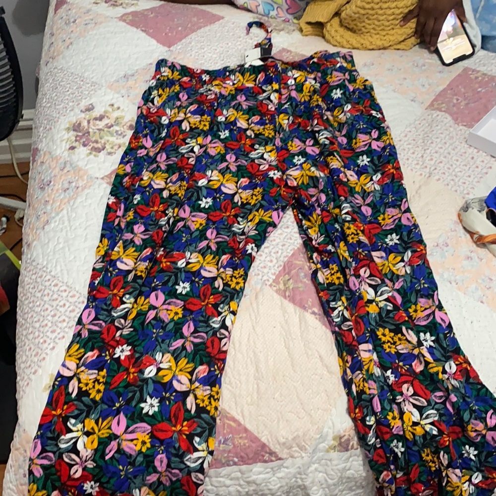 I am sell a floral tie waist pants